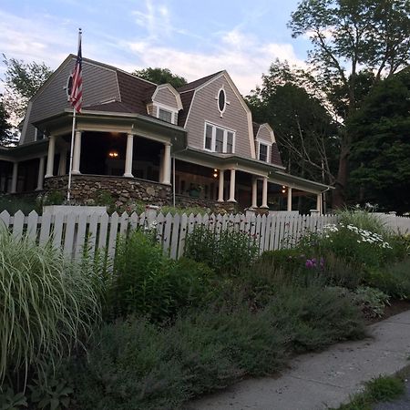 Hilltop House Bed & Breakfast Amenia ภายนอก รูปภาพ