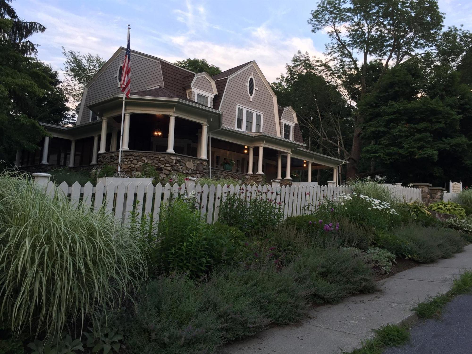 Hilltop House Bed & Breakfast Amenia ภายนอก รูปภาพ