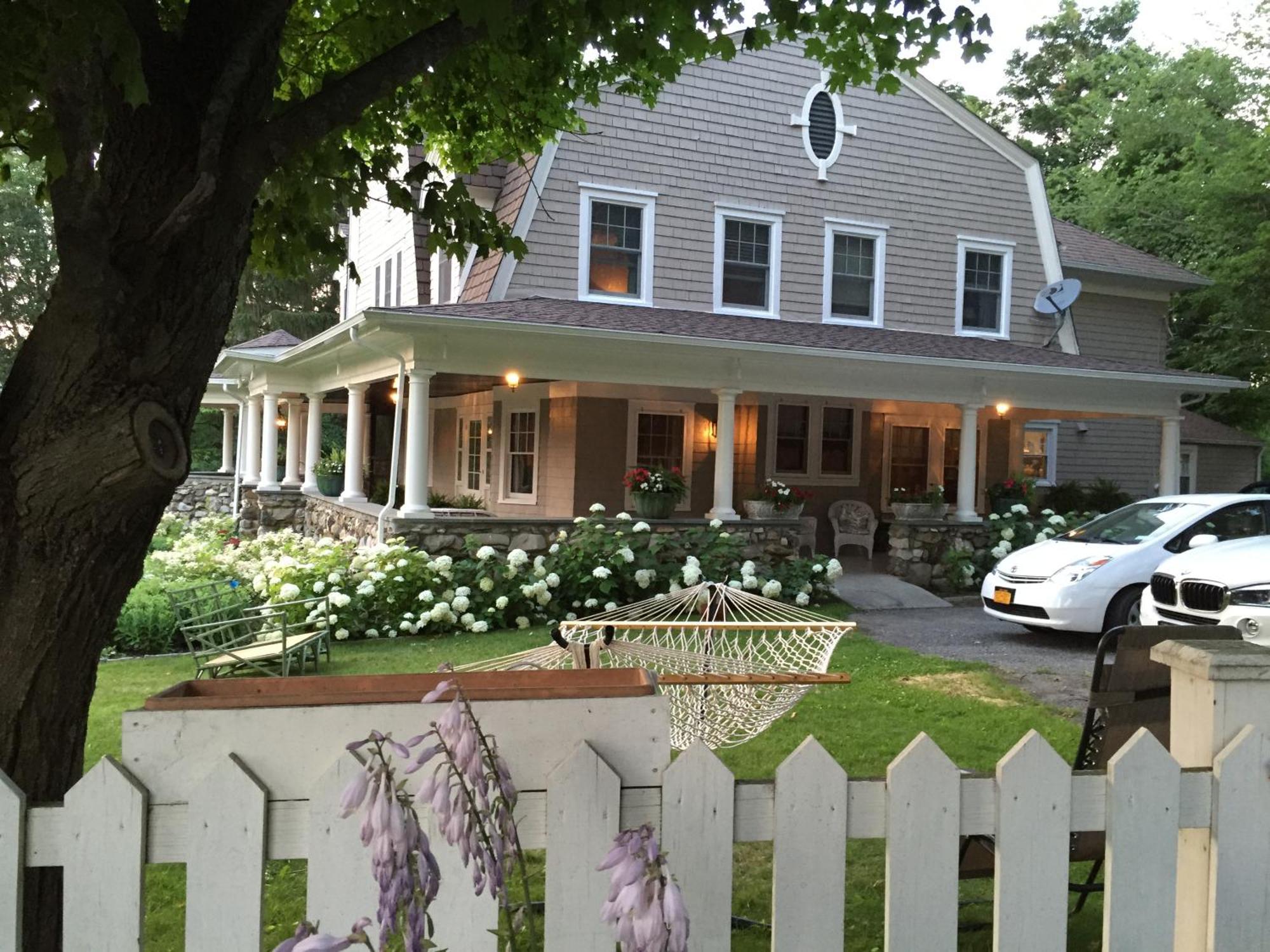 Hilltop House Bed & Breakfast Amenia ภายนอก รูปภาพ