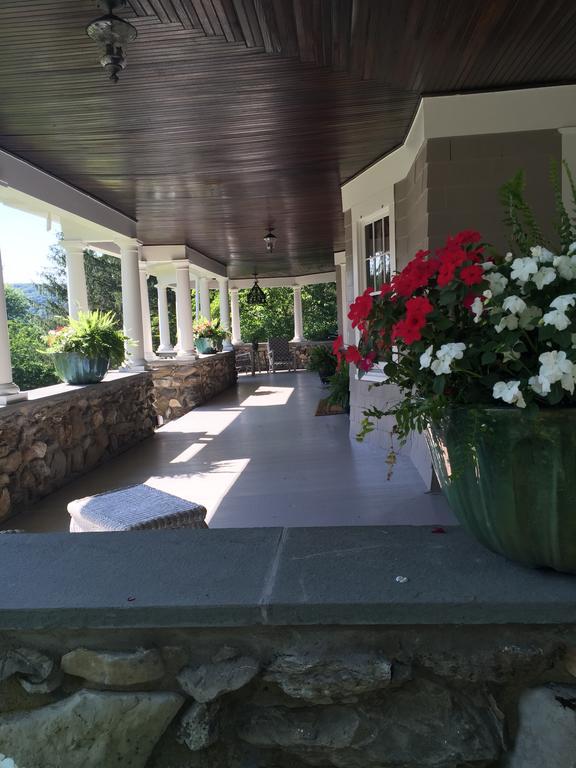 Hilltop House Bed & Breakfast Amenia ภายนอก รูปภาพ