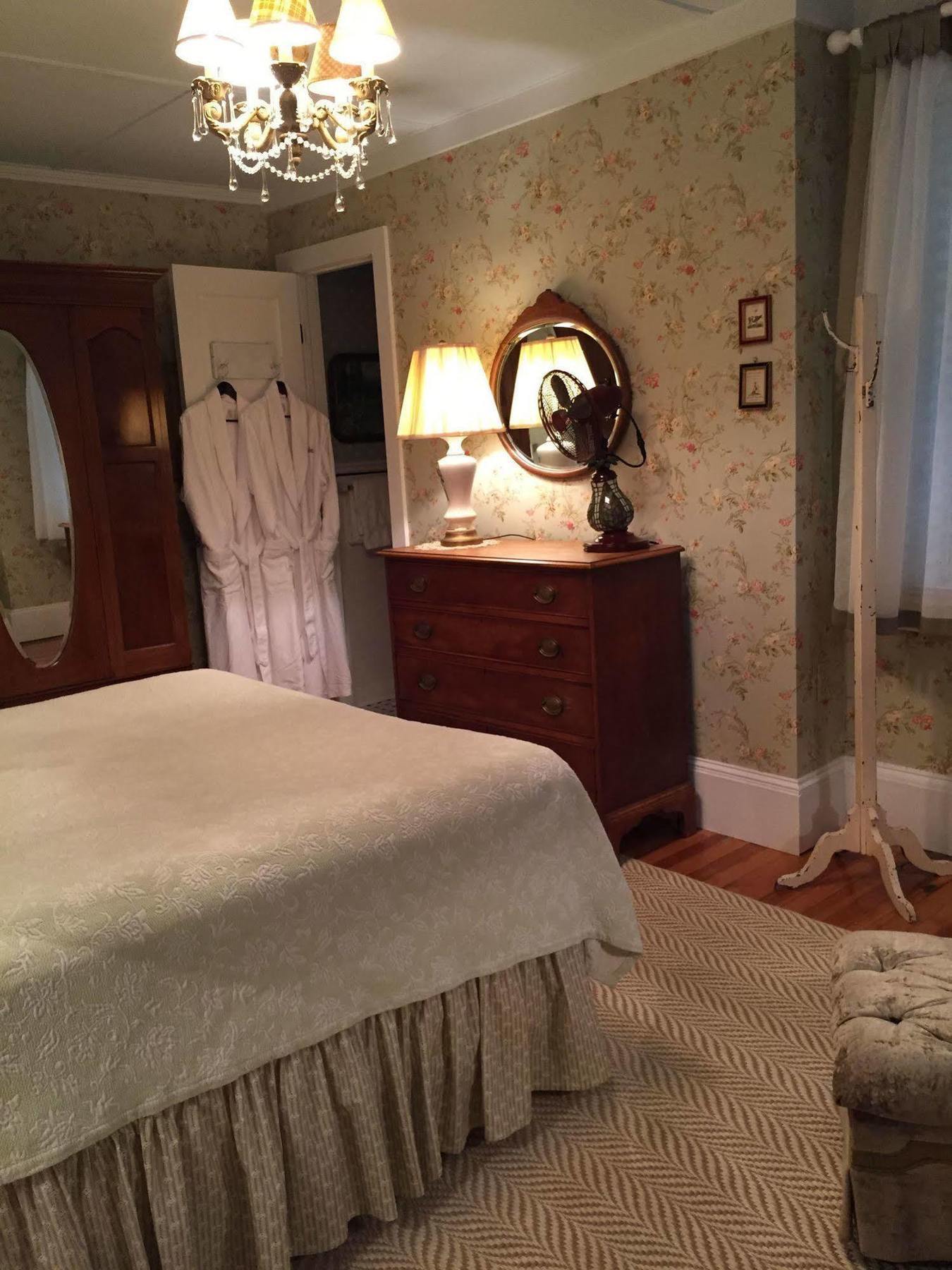 Hilltop House Bed & Breakfast Amenia ภายนอก รูปภาพ