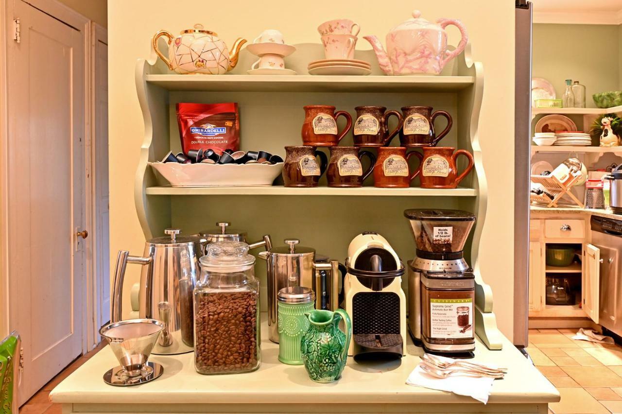 Hilltop House Bed & Breakfast Amenia ภายนอก รูปภาพ